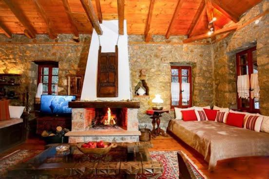Mariolata Stone House Villa Lilaia Ngoại thất bức ảnh