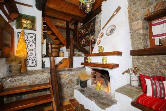 Mariolata Stone House Villa Lilaia Ngoại thất bức ảnh